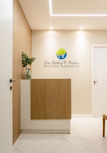 Foto 2 de Dra. Beatriz Fassina | Dentista em Santos | Cirurgiã Dentista | Clínico Geral | Especialista em Implante