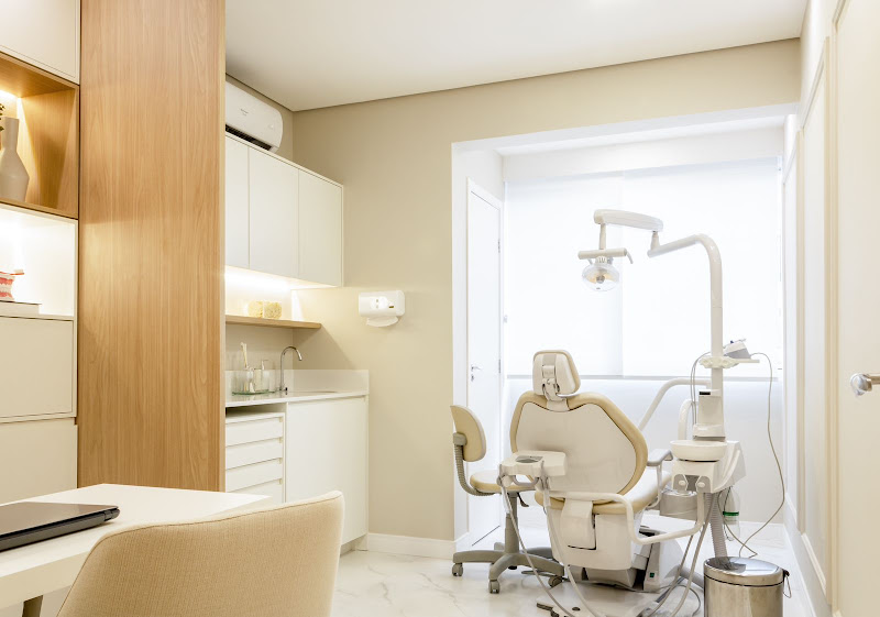 Foto 3 de Dra. Beatriz Fassina | Dentista em Santos | Cirurgiã Dentista | Clínico Geral | Especialista em Implante