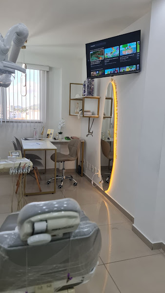 Foto 3 de Dra Bianca Moreira | Dentista | Alinhador Invisível | SouSmile | Clareamento | Campo Grande - RJ