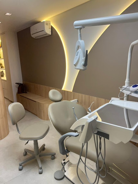 Foto 3 de Dra. Bruna Caporal - Odontologia em Curitiba