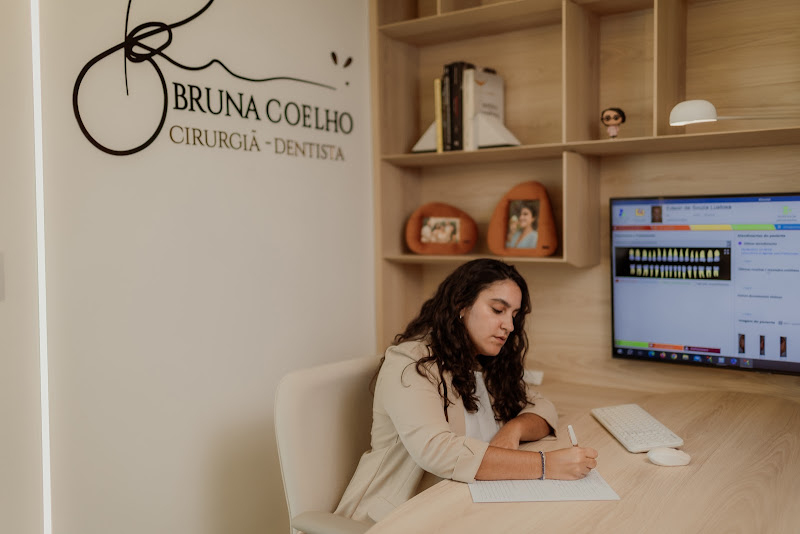 Foto 3 de Dra. Bruna Coelho | Cirurgiã Dentista