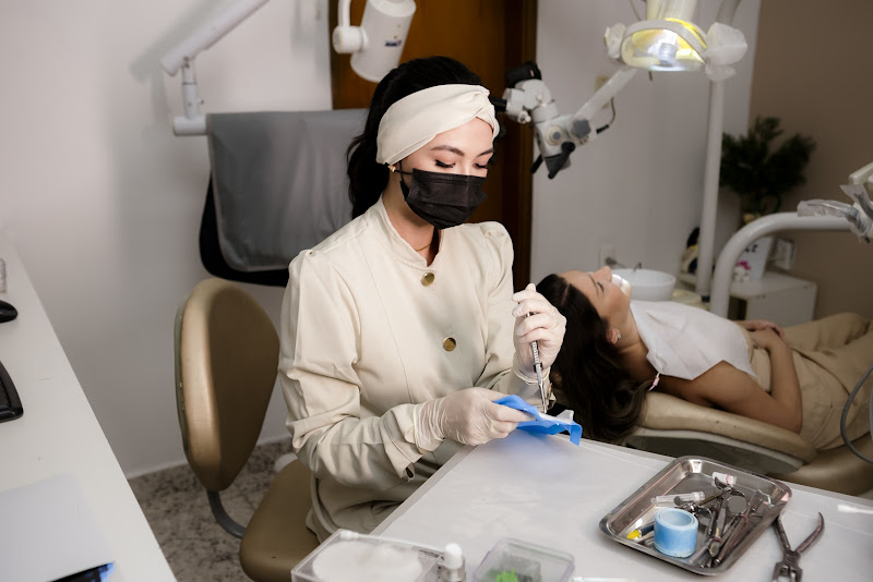 Foto 3 de Dra. Bruna Maki | Dentista Especialista em Endodontia | Clínica Geral