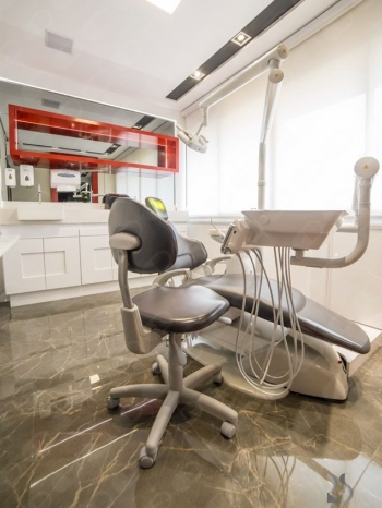 Foto 3 de Dra Bruna Mendes - Invisalign em Curitiba | Facetas de Resina em Curitiba | Clareamento dental em Curitiba