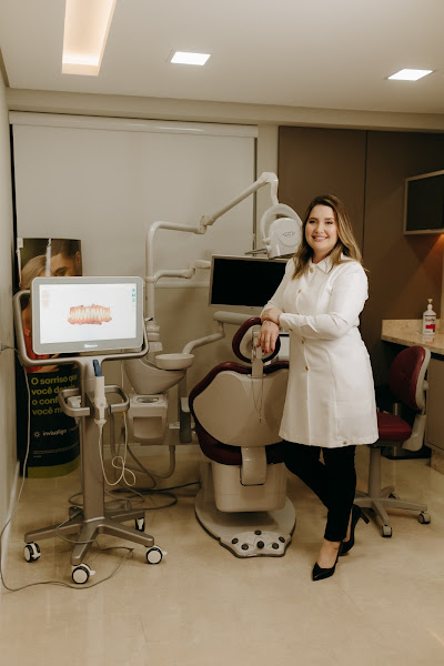 Foto 3 de Dra Bruna Mendes - Invisalign em Ponta Grossa| Facetas de Resina em Ponta Grossa | Clareamento dental em Ponta Grossa