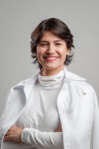 Foto 2 de Dra. Camila Aragon | Dentista Araraquara | Aparelho ortodôntico | Facetas