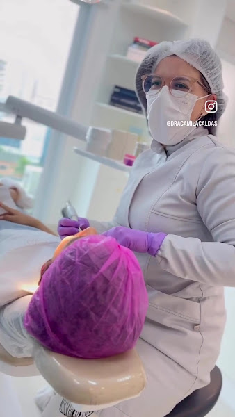Foto 3 de Dra. Camila Caldas -Reabilitação oral e odontologia restauradora