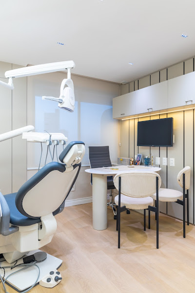 Foto 3 de Dra. Camila Carvalho - Periodontista - Estética Dental - Vivace Odontologia Integrada