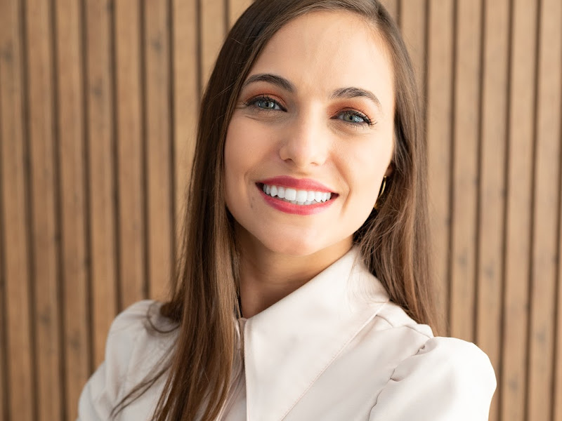 Foto de Dra. Camila Castro - Reabilitação oral e estética dental