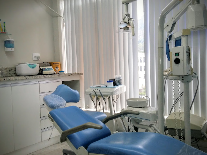 Foto de Dra. Camila Colombo e Dr. Breno Leite Odontologia