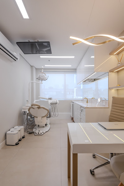 Foto 3 de Dra. Camila Della Flora 308 (dentista)