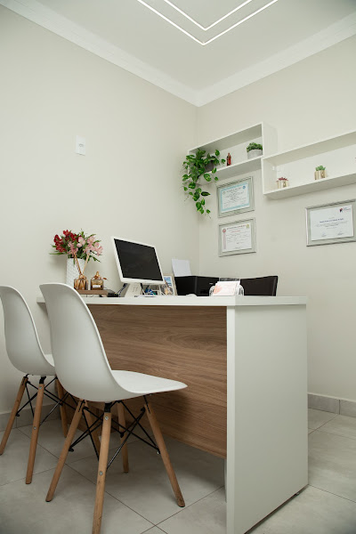 Foto 3 de Dra Camila Egito- lente de resina e porcelana Limeira