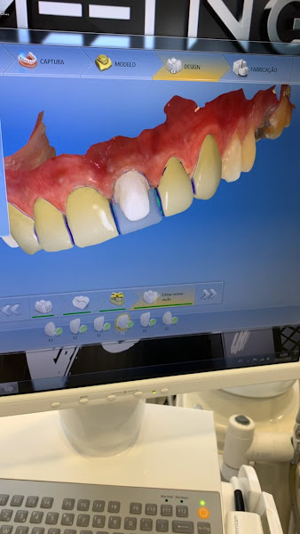 Foto 4 de Dra. Camila Freitas - Implantes Dentários em Feira de Santana - BA
