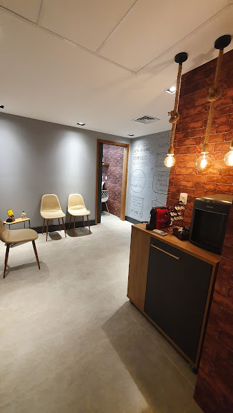 Foto 3 de Dra. Camila Guimarães Odontologia Invisalign Barra da Tijuca Rio de Janeiro