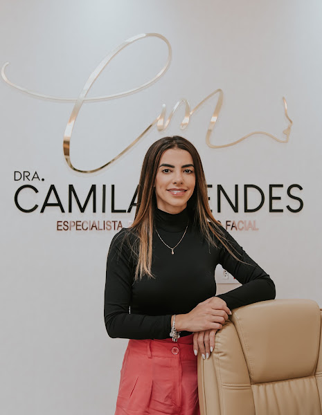 Foto 2 de Dra Camila Mendes - Harmonização Facial/Odontologia