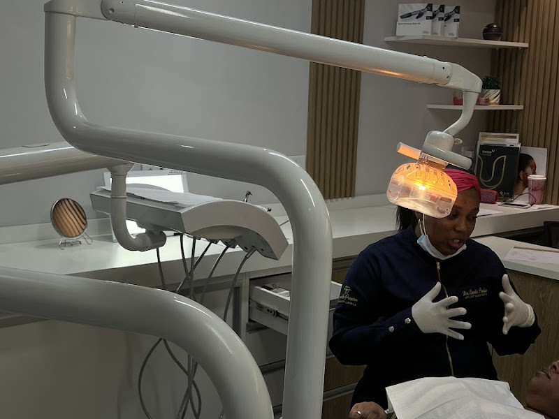 Foto 7 de Dra. Camila Rios | Aparelho invisível na Ponte Rasa SP