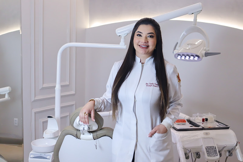Foto 3 de Dra. Camila Vianna | Plantão 24h | Dentista em Senador Canedo