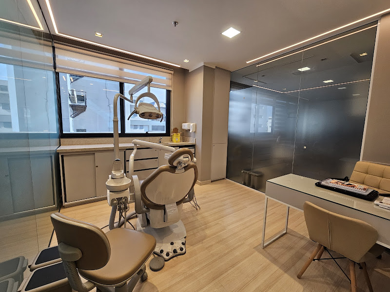 Foto de Dra. Camily Almeida Weschenfelder