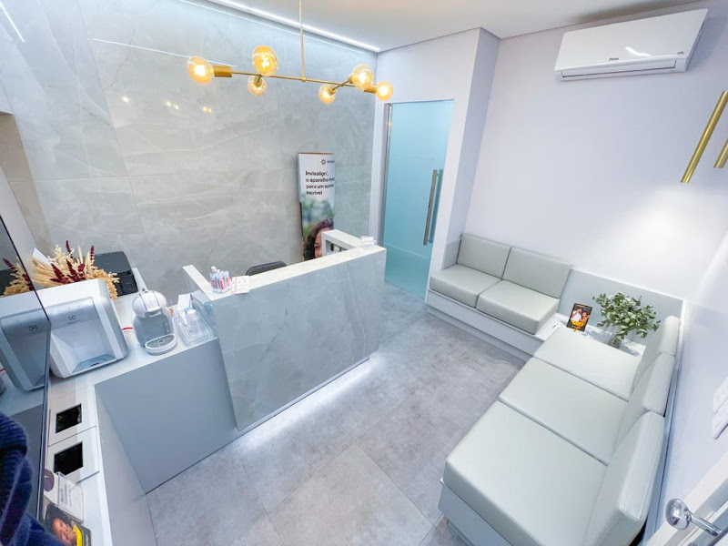 Foto 2 de Dra Carina Cigolini - Cirurgiã-dentista