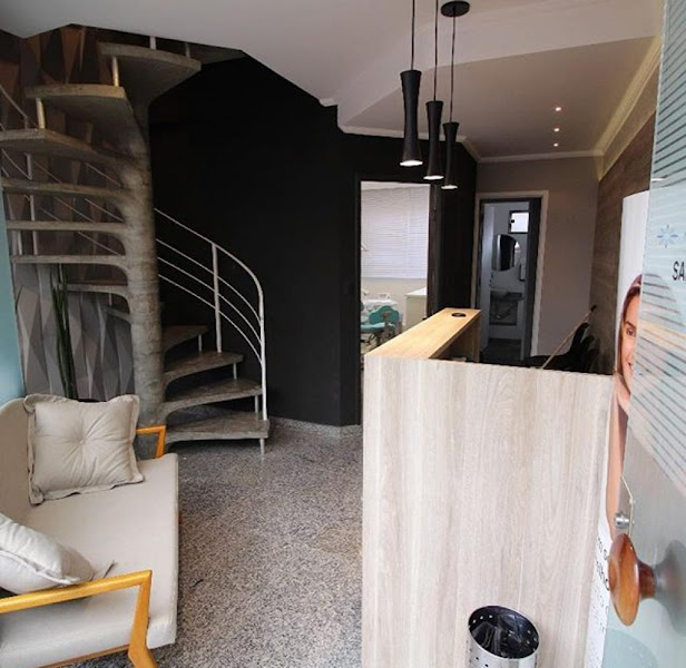 Foto 3 de Dra Carina Myung Rodenbeck - Cirurgiã Buco Maxilo Facial