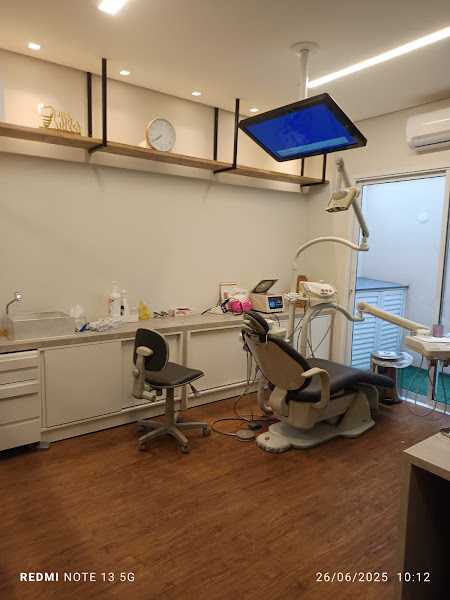 Foto 2 de Dra Carla Ariani - odontologia e implantodontia