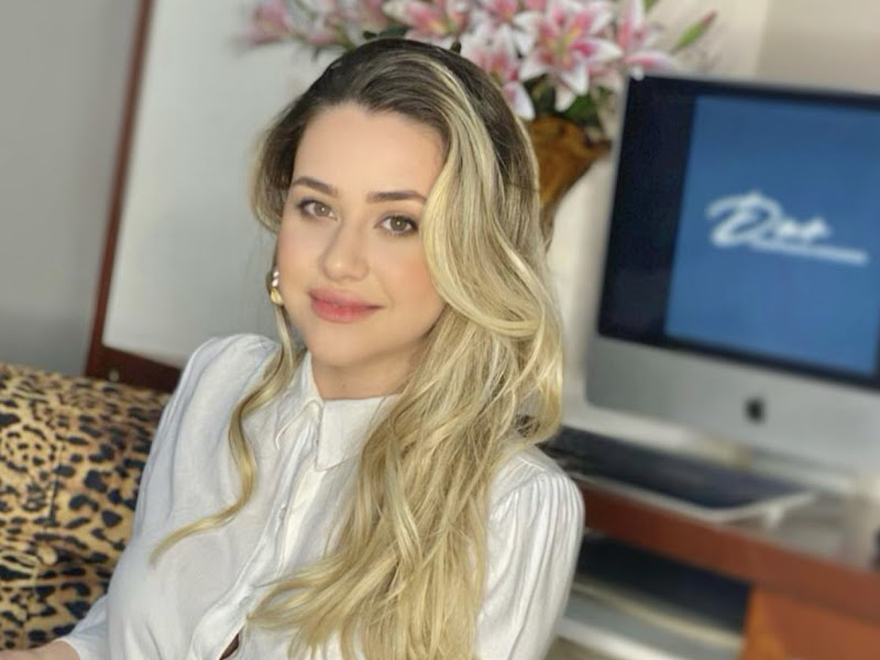 Foto de Dra. Carolina Albuquerque - Dentista Especialista em Reabilitação Oral e Estética
