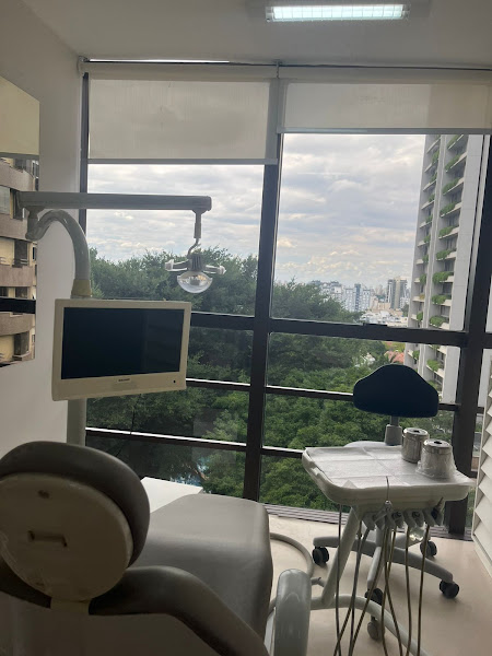 Foto 2 de Dra. Carolina Almeida | Dentista em Porto Alegre