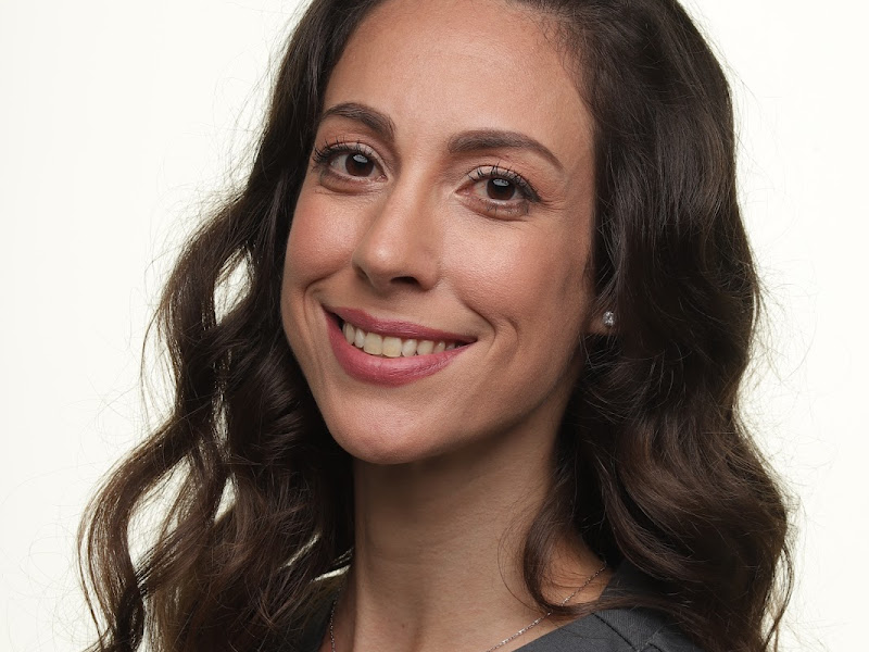 Foto de Dra. Carolina Calegari - Cirurgia Bucomaxilofacial