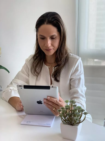 Foto 2 de Dra Carolina Carneiro - Dentista na Zona Sul, Rio de Janeiro | Tratamento de Canal, Implante, Prótese