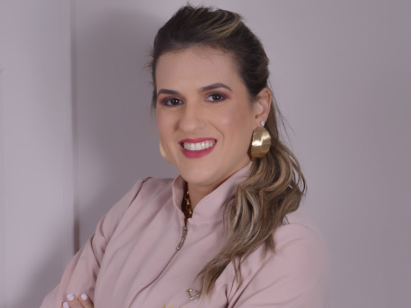 Foto 2 de Dra. Carolina Félix | Cirurgiã-Dentista | Harmonização Orofacial