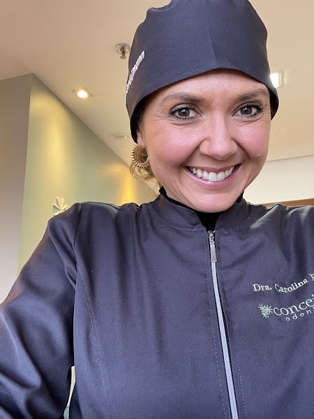 Foto 2 de Dra Carolina Flores | Dentista Menino Deus | Implantes | Próteses | Lentes de Contato | Clareamento Dental