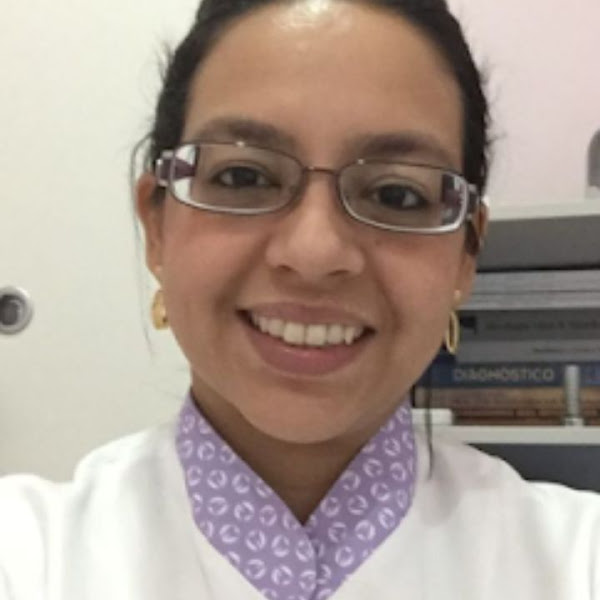 Foto 2 de Dra. Carolina Garcês - Dentista Especializada em Implantes em Botafogo Zona Sul rj