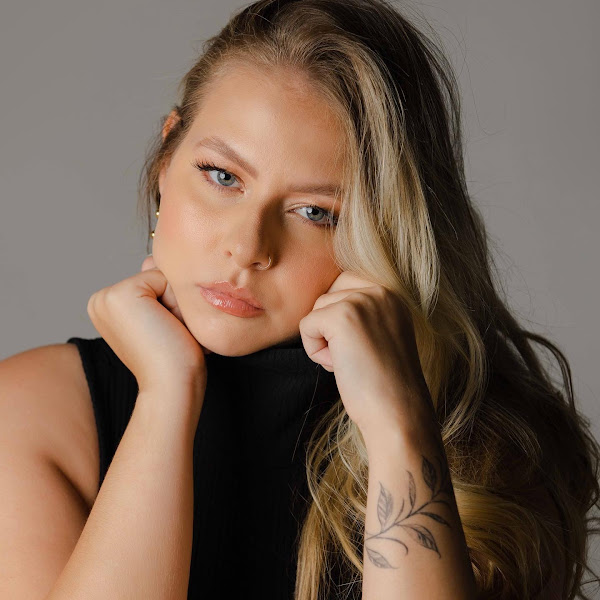 Foto 3 de Dra Carolina Hazan - HARMONIZAÇÃO FACIAL E CORPORAL