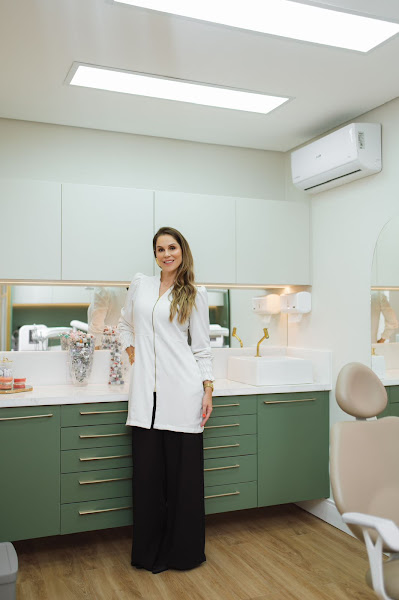 Foto 2 de Dra Carolina Marino - Especialista em Ortodontia e Harmonização Facial
