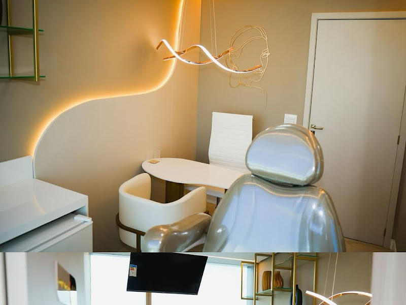 Foto 2 de Dra. Carolina Muniz - Ortodontia e Odontologia Estética