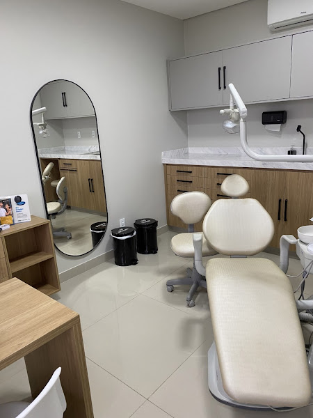 Foto 3 de Dra. Carolina Sprizon Franco - Ortodontia e Dor Orofacial (Bruxismo/DTM) Invisalign Londrina