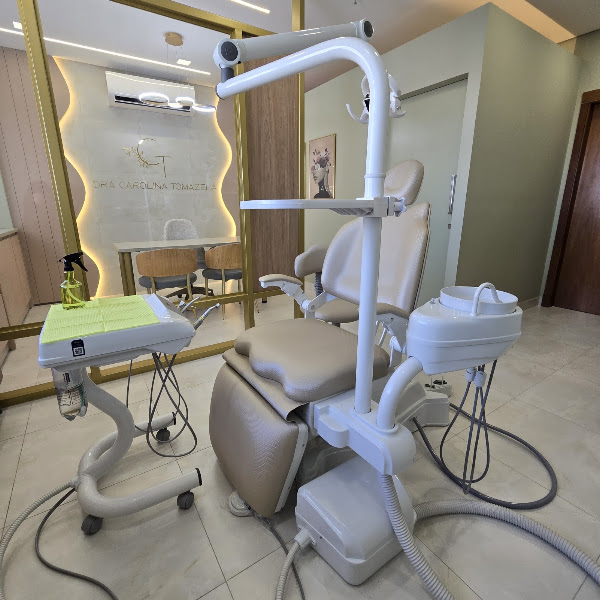 Foto 3 de Dra. Carolina Tomazela - Clareamento dental sem sensibilidade - Harmonização facial com naturalidade!