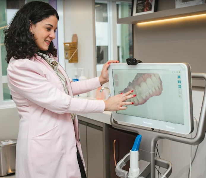 Foto 2 de Dra. Carolina Vieira - Ortodontia com Alinhadores | Harmonização Oro-Facial