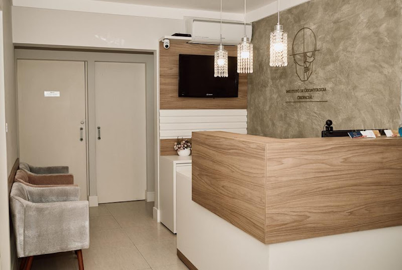 Foto 2 de Dra Caroline Cotes e Equipe | Próteses Dentárias | Lentes e facetas em porcelana | Implantes