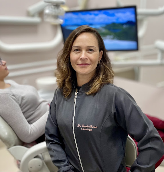 Foto 2 de Dra Caroline Guedes - Dentista Tatuapé | Ortodontia | Facetas Dentais | Endodontia