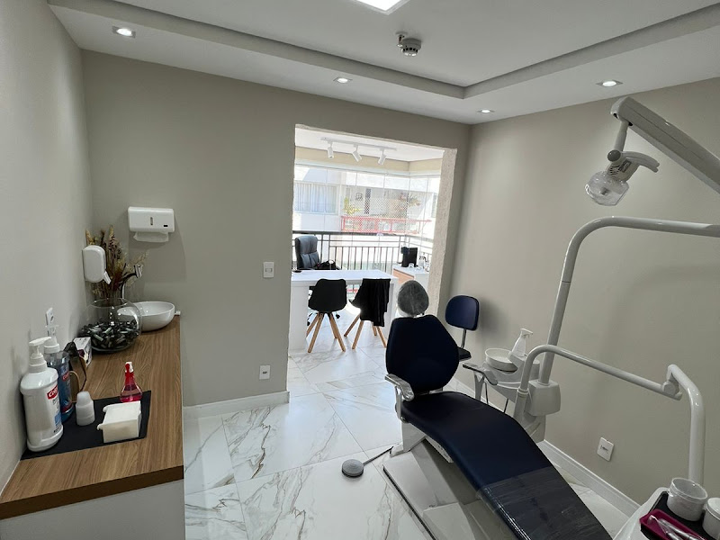 Foto 10 de Dra Caroline Guedes - Dentista Tatuapé | Ortodontia | Facetas Dentais | Endodontia