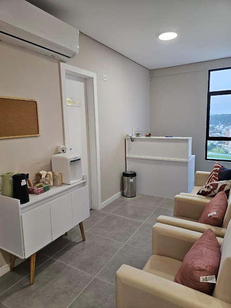 Foto 3 de Dra Caroline Klein - Dentista Emergencia 24h São José, Florianópolis e Palhoça