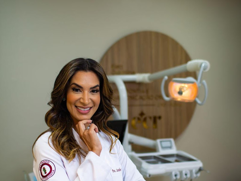 Foto de Dra. Caroline Resem - Cirurgiã-dentista Mestre em Ortodontia