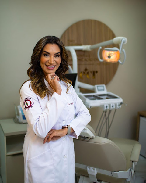 Foto 2 de Dra. Caroline Resem - Cirurgiã-dentista Mestre em Ortodontia