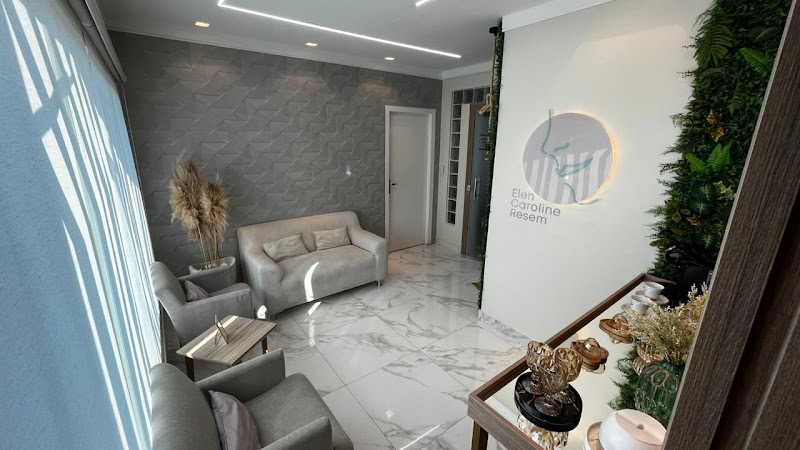 Foto 3 de Dra. Caroline Resem - Cirurgiã-dentista Mestre em Ortodontia