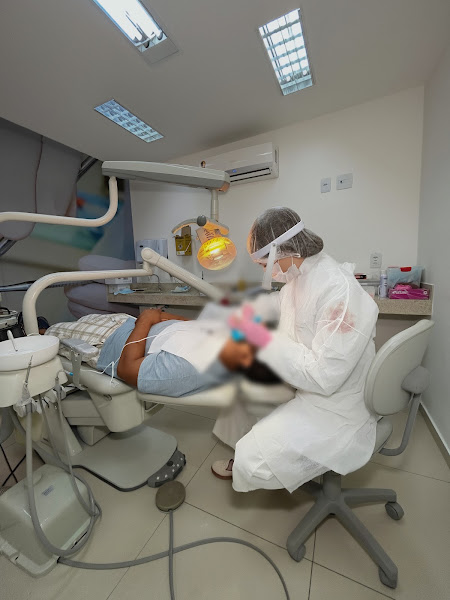 Foto 2 de Dra Carolyna Oliveira | Dentista | Tratamento de canal (Endodontia) | Alinhador Invisível | SouSmile | Rio das Ostras
