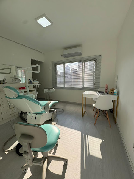 Foto 3 de Dra. Cássia Moretti - Odontologia e Harmonização Orofacial