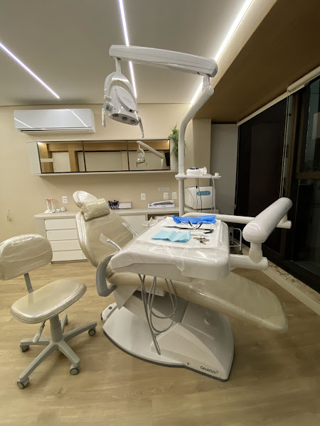 Foto 2 de Dra. Cássia Nóbrega - Dentista em Fortaleza | Prótese Dentária | Estomatologia | Laserterapia