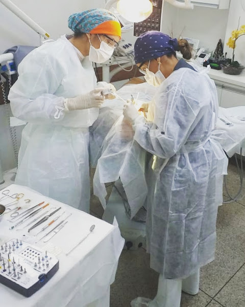 Foto 2 de Dra. Catarine Leal / Implante Dentário Goiânia