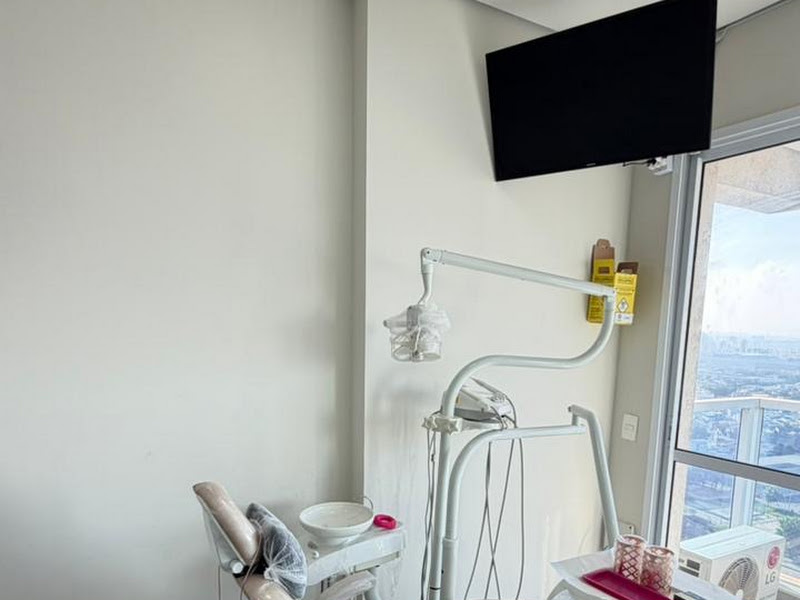 Foto 3 de Dra. Cátia Cristina Lima Molena - Cirurgiã Dentista