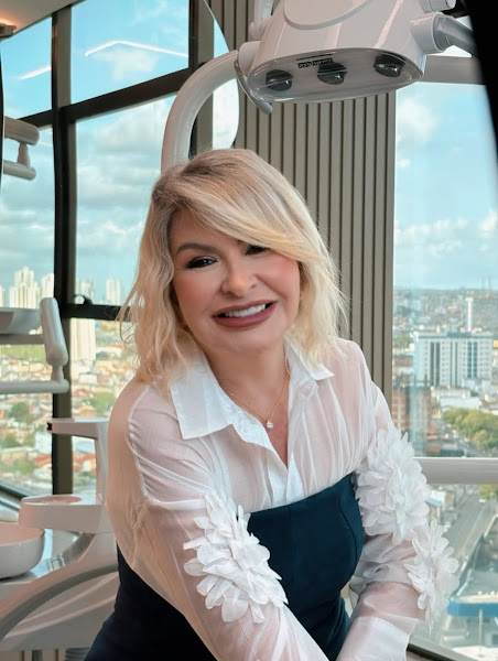 Foto 2 de Dra. Cibele Batista | Lentes de Contato Dental e Facetas em Resina em Campina Grande